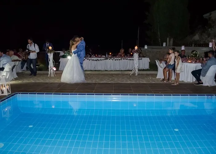 Vera Áyios Nikítas