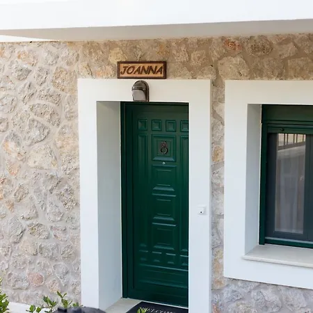 Vera Áyios Nikítas