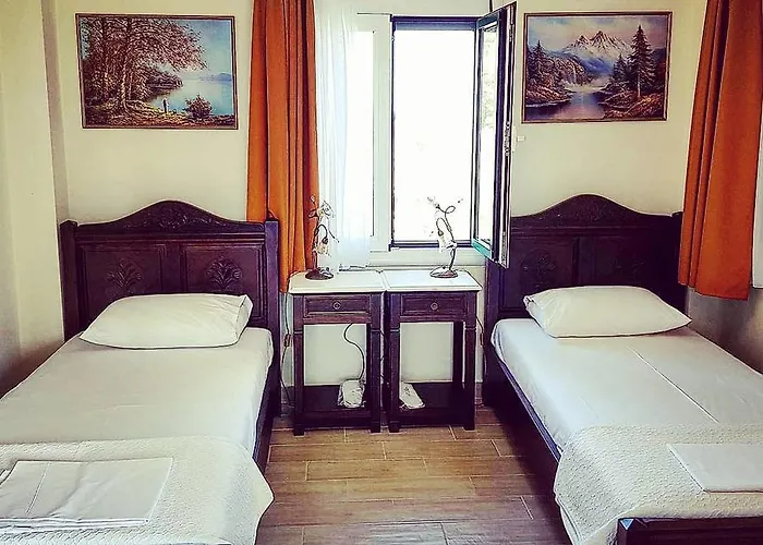 Nyaraló Vera Áyios Nikítas